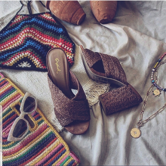 🆕️Summer Tings Collection// Brown Jute Block Heel - Picture 2 of 8